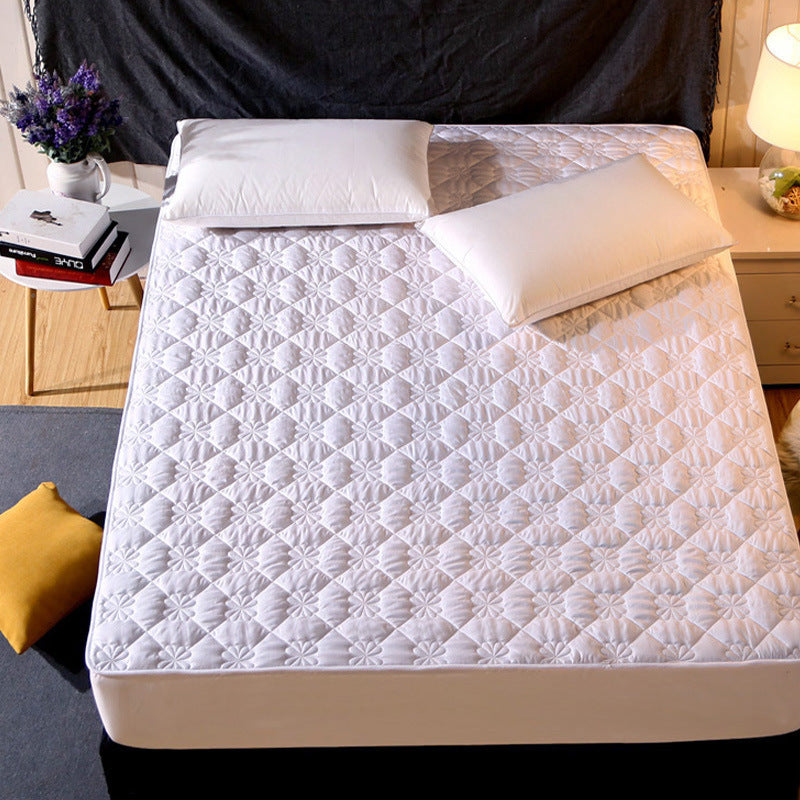 Non-slip mattress protector