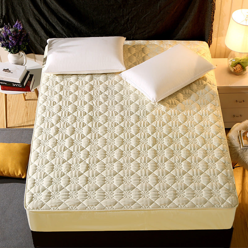 Non-slip mattress protector