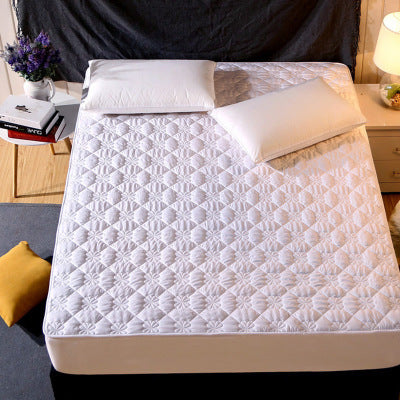 Non-slip mattress protector