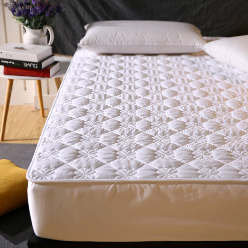 Non-slip mattress protector